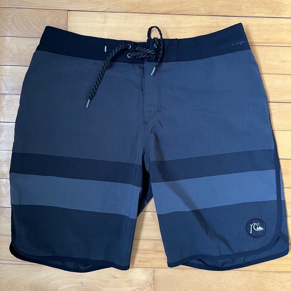 Quiksilver Highline Board Shorts Mens 34 Grey Striped DryFlight 4-Way Stretch